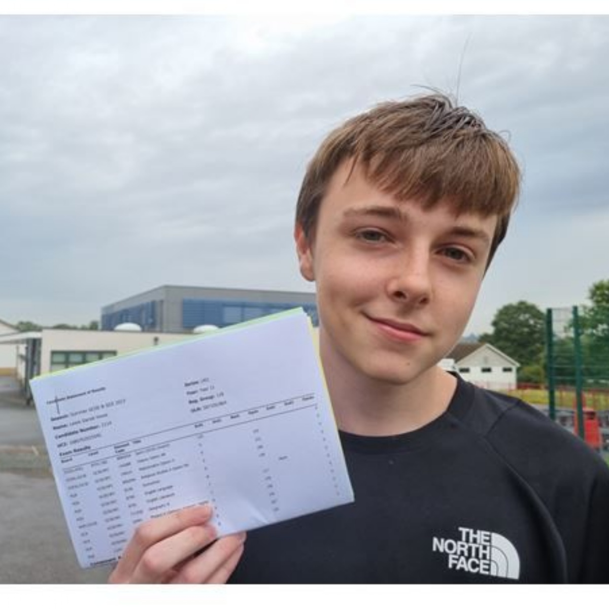 West Hatch High School celebrates GCSE successes - West Hatch High School